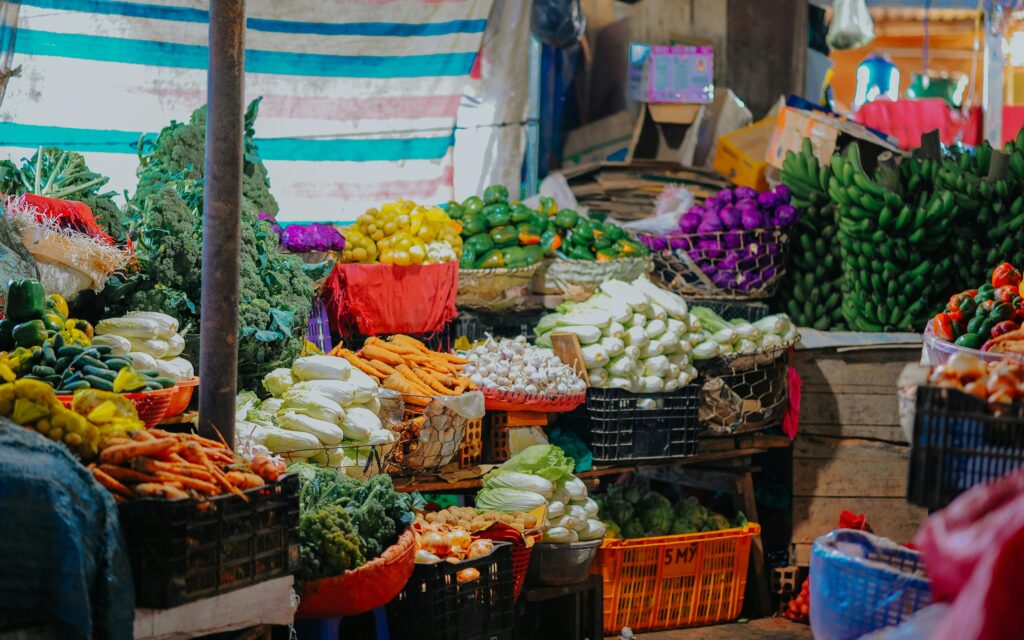 An image of in-season vegetables in a farmer's market.