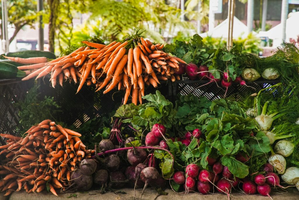Health-Benefits-of-a-Plant-Based-Diet-Backed by-Science-Supporting An image of fresh vegetables on display at a Farmer's Market.